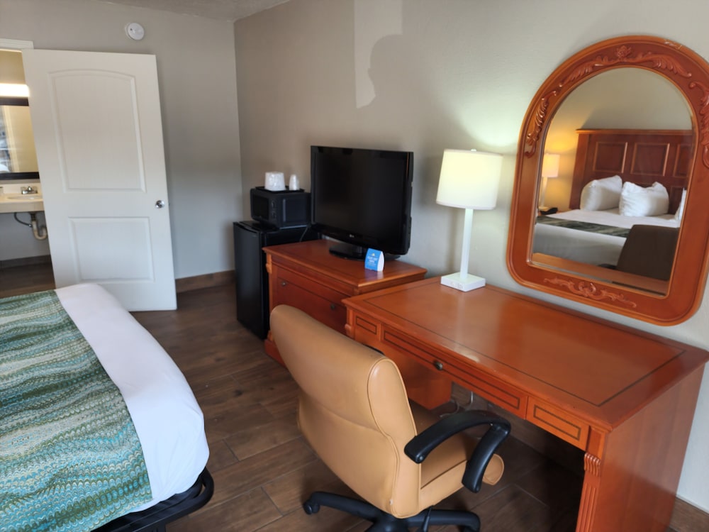 Days Inn by Wyndham Hardeeville Near Hilton Head 30/50