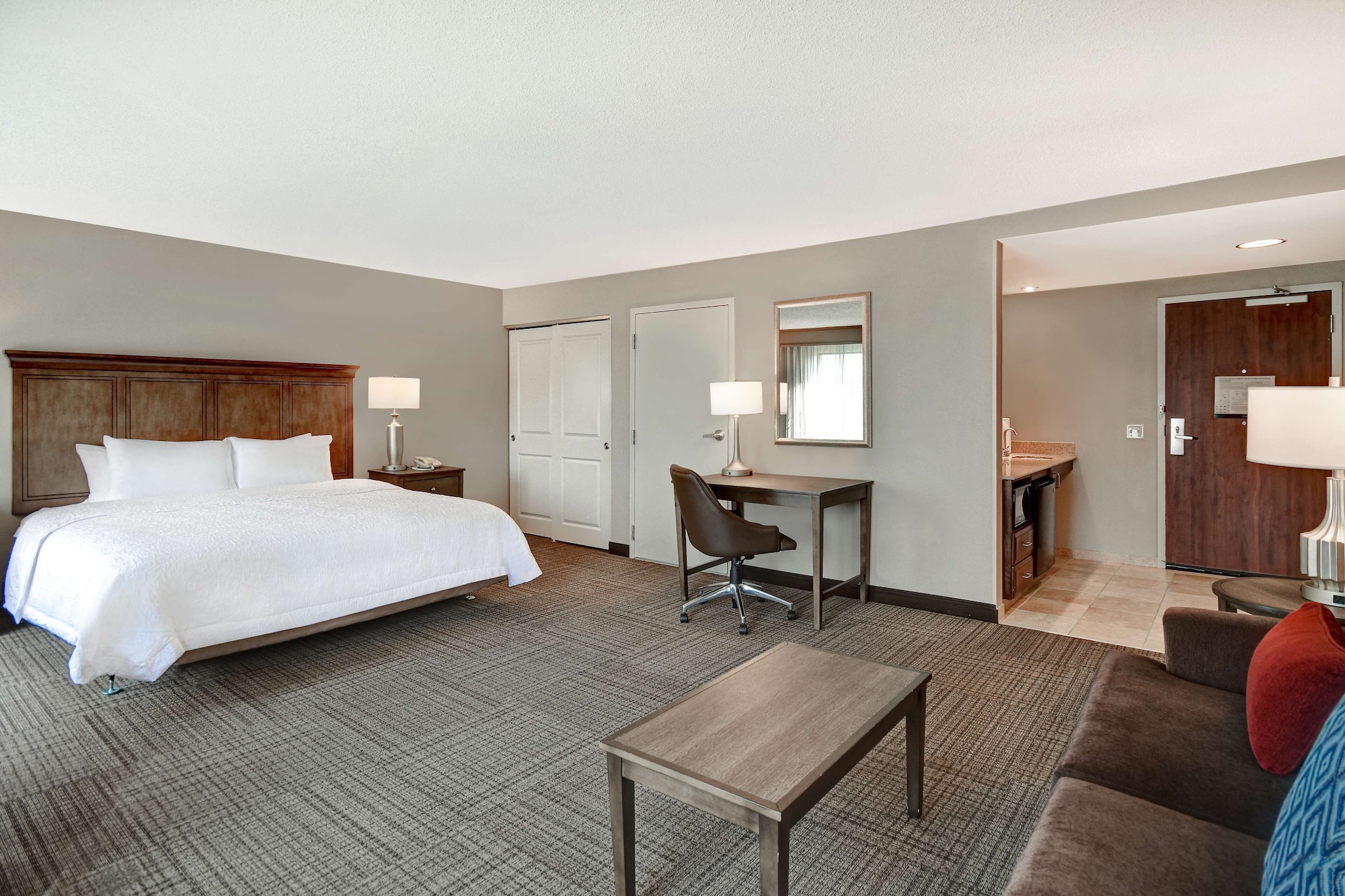 STUDIO, SUITE, KING BED, SOFA