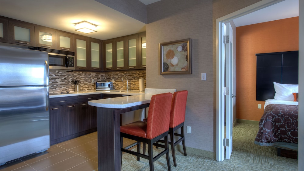 STAYBRIDGE SUITES HAMILTON - DOWNTOWN 55/80