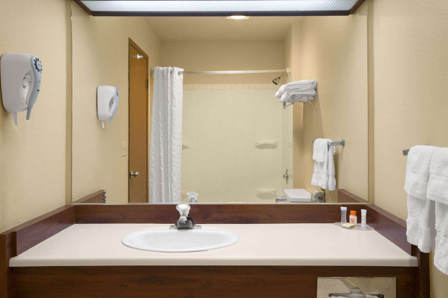 Howard Johnson by Wyndham Leavenworth 24/27