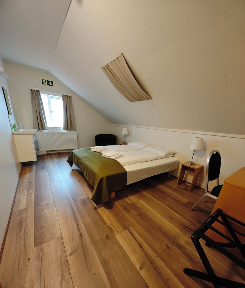 Guesthouse Stong And Cottages 15/50