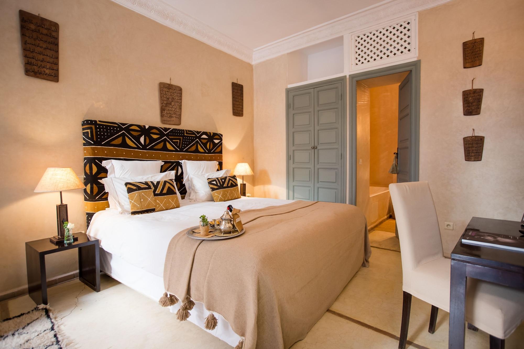 غرفة سوبيريور بسرير مزدوج أو سريرين منفصلين بحوض استحمام، Riad Olema et Spa 2/5