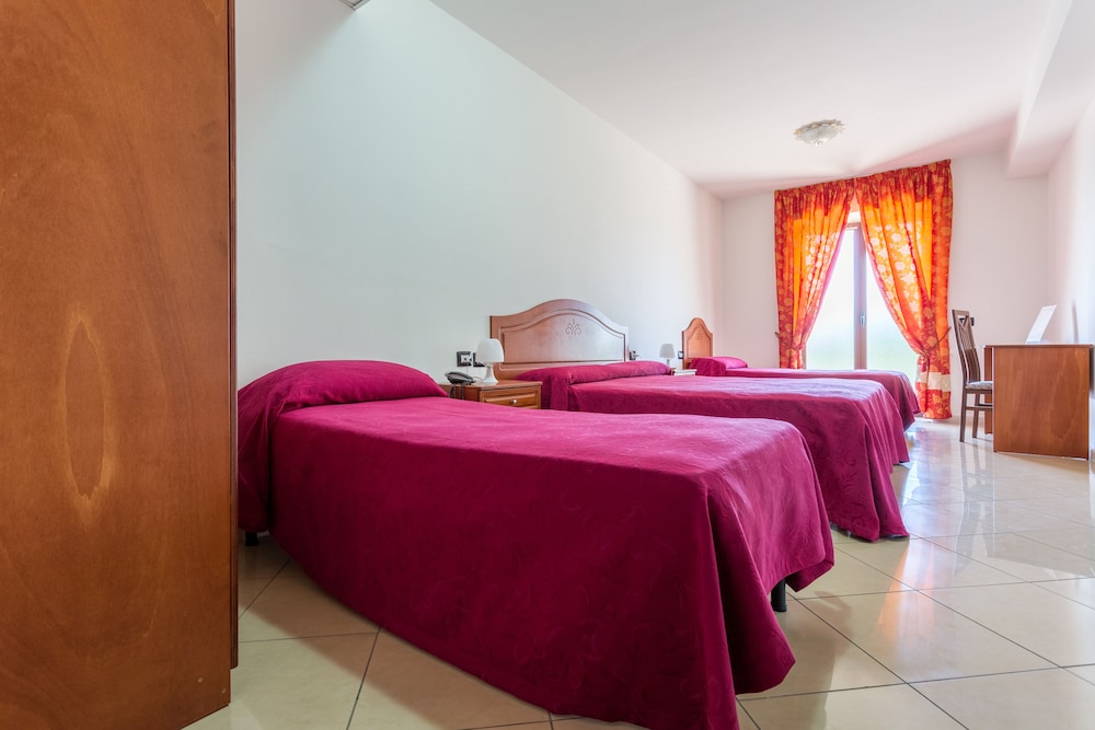 Hotel Plaza 18/50