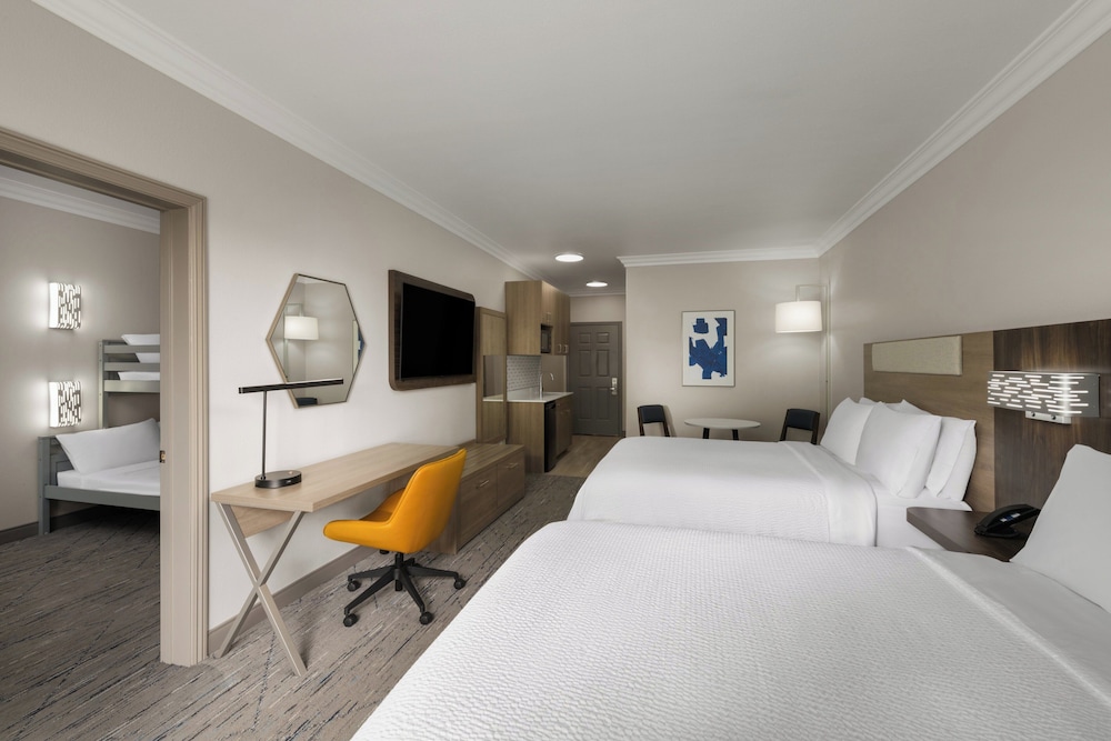 Suite, Bunk Beds, 2 Queen Beds, Extra Floor Space