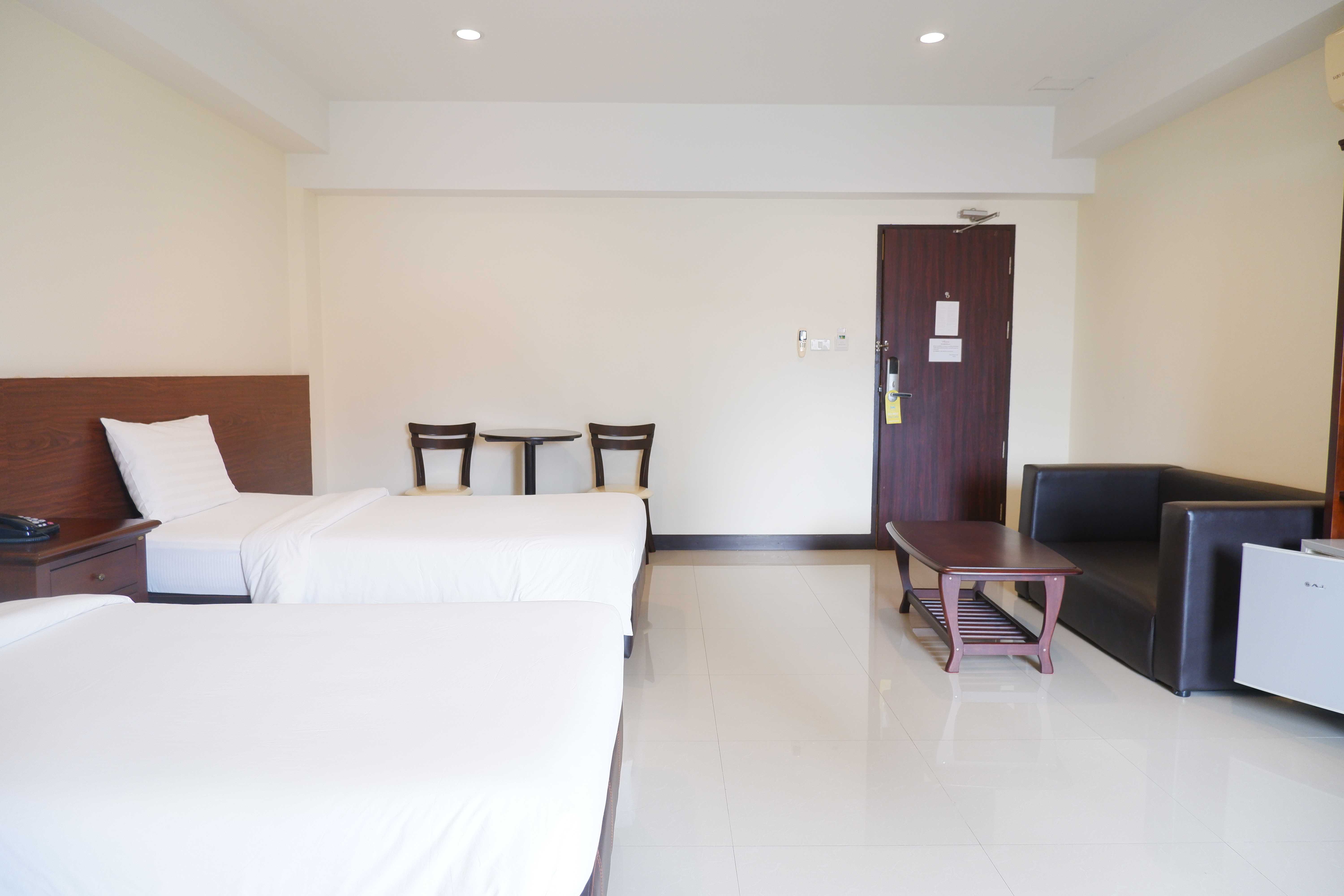 DELUXE, TWIN BEDS