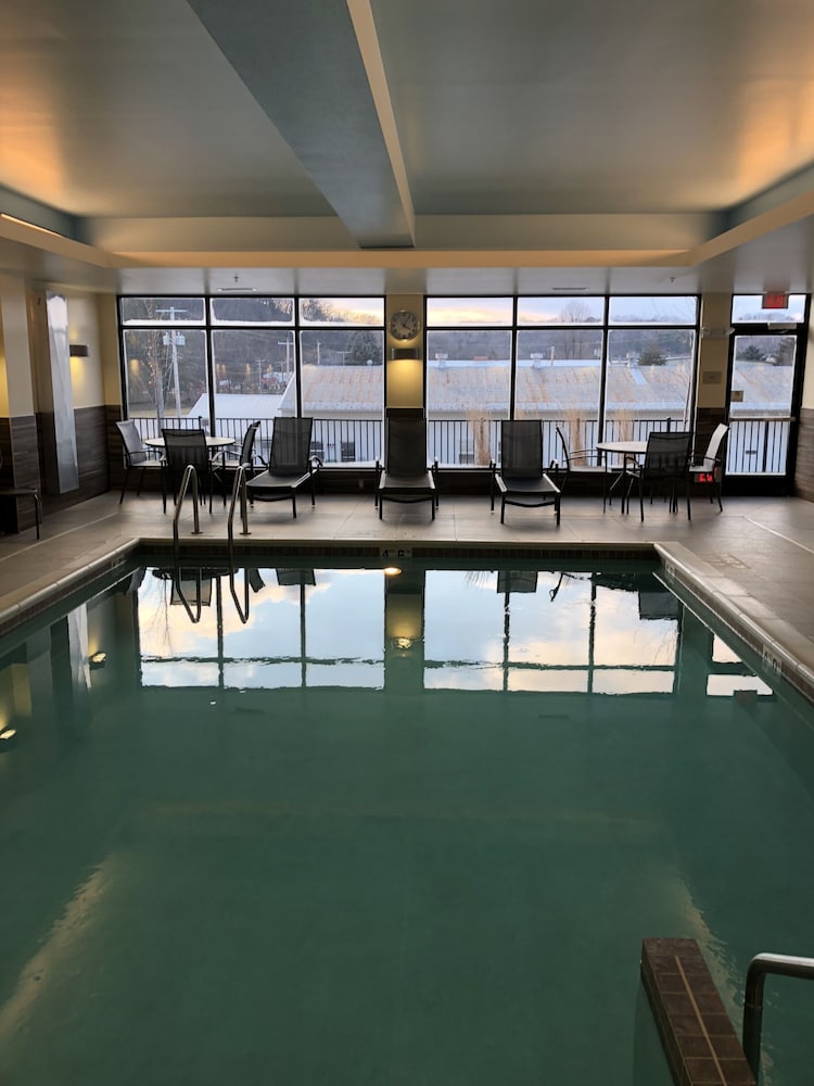 Fairfield Inn Suites Decorah 12/31