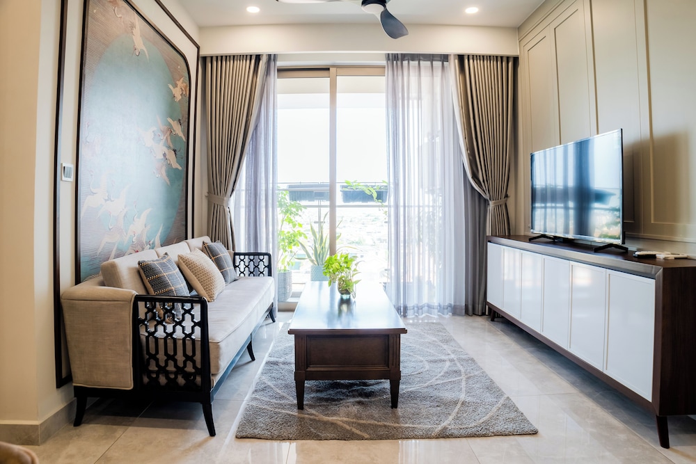 Midtown Premium Apartments 18/40