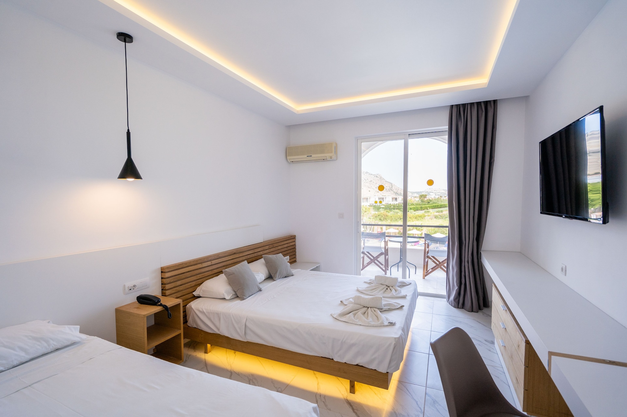 SUPERIOR, DOUBLE OR TWIN BED