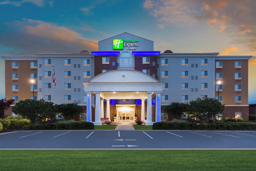 Holiday Inn Express Petersburg 5/70
