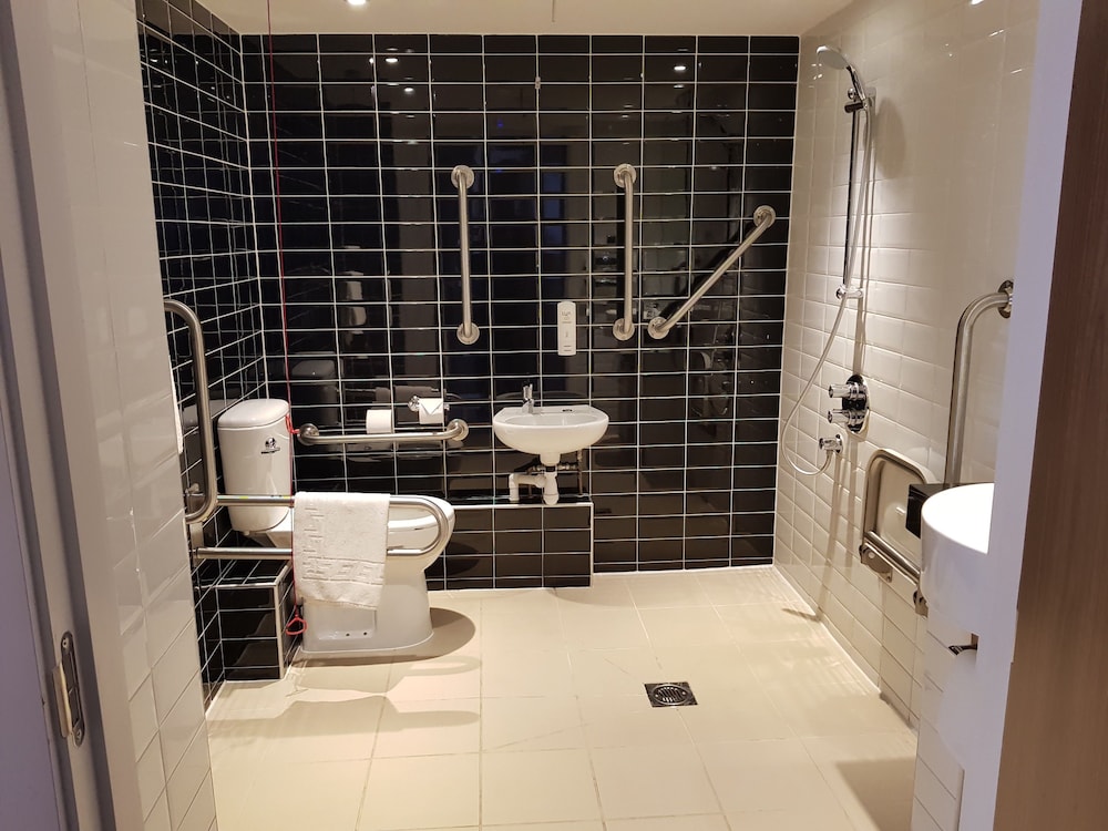Holiday Inn Express Wakefield 47/48