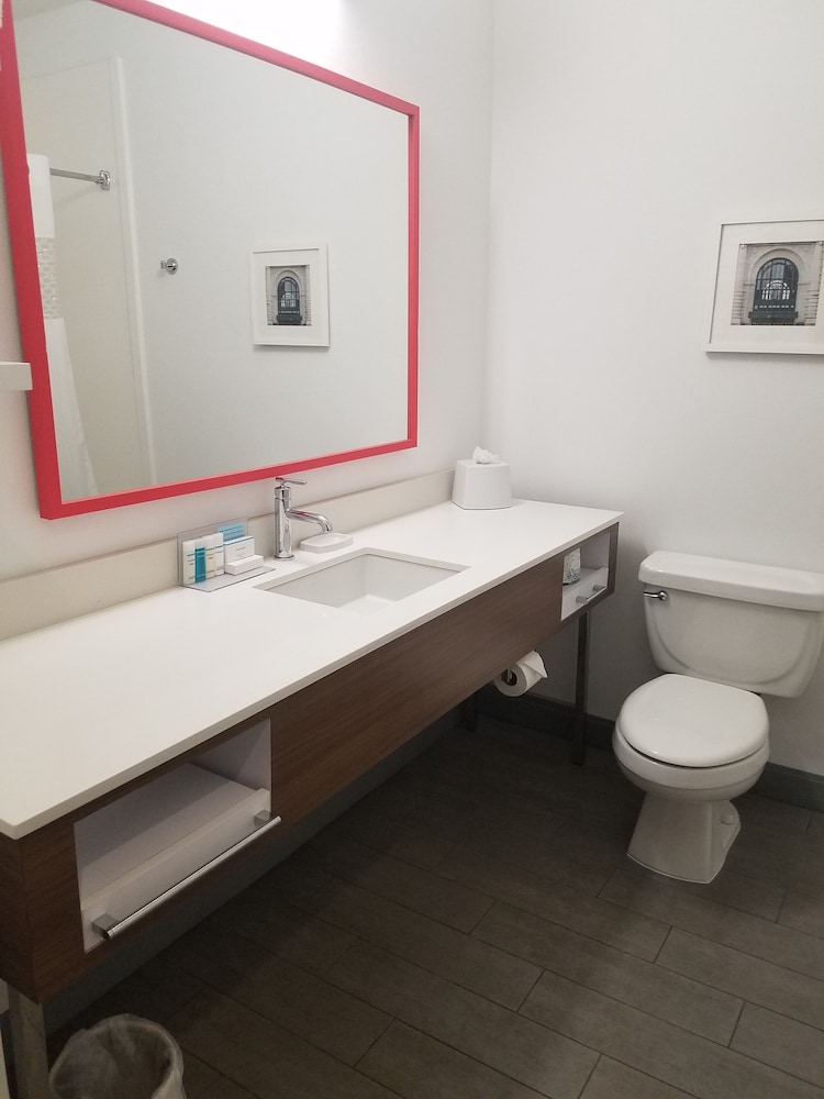 Hampton Inn Kansas City/Blue Springs 13/36