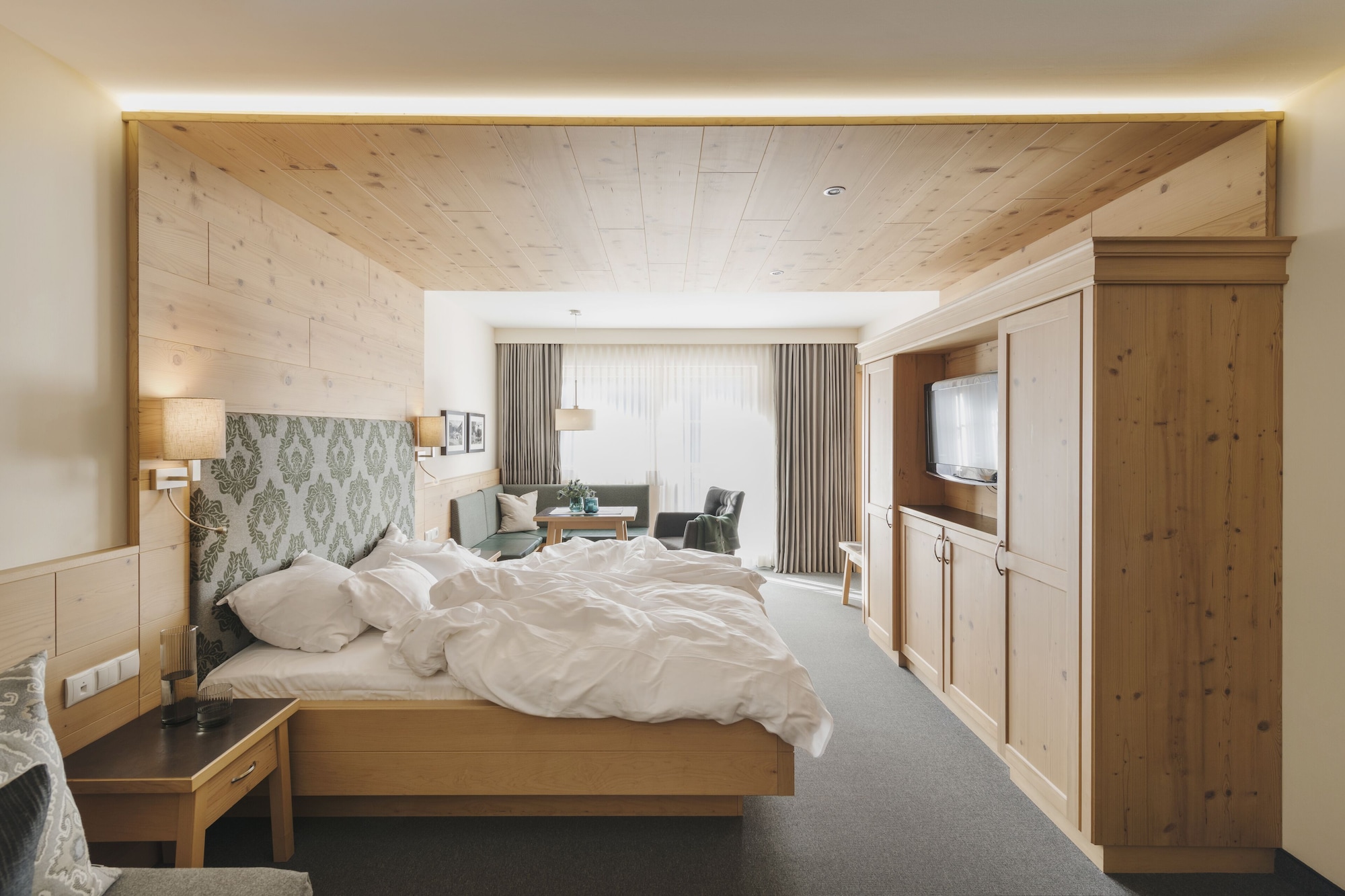 Room, 1 Double and 1 Single Bed, Court View