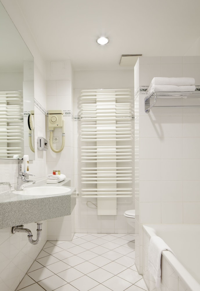 Centro National Frankfurt, Trademark Collection by Wyndham 32/34