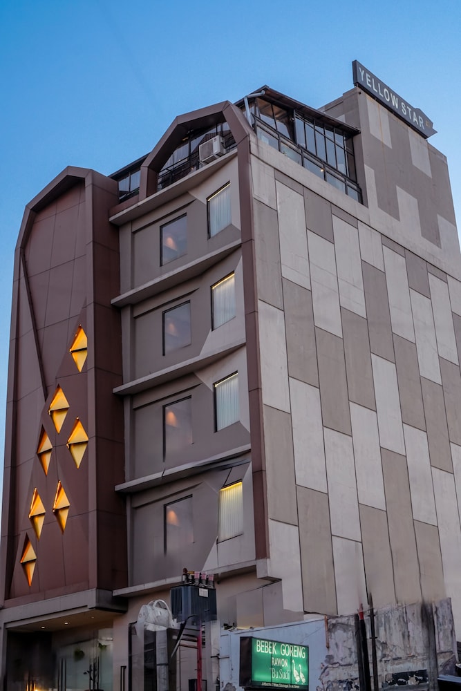 Yellow Star Hotel Gejayan 5/51
