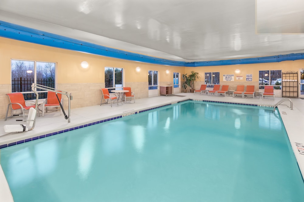 Holiday Inn Express Hotel And Suites Greenville I 85 Woodruff Rd 33/72