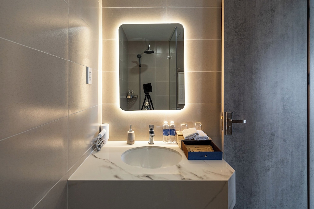 The Up Phu Quoc Hotel 50/50