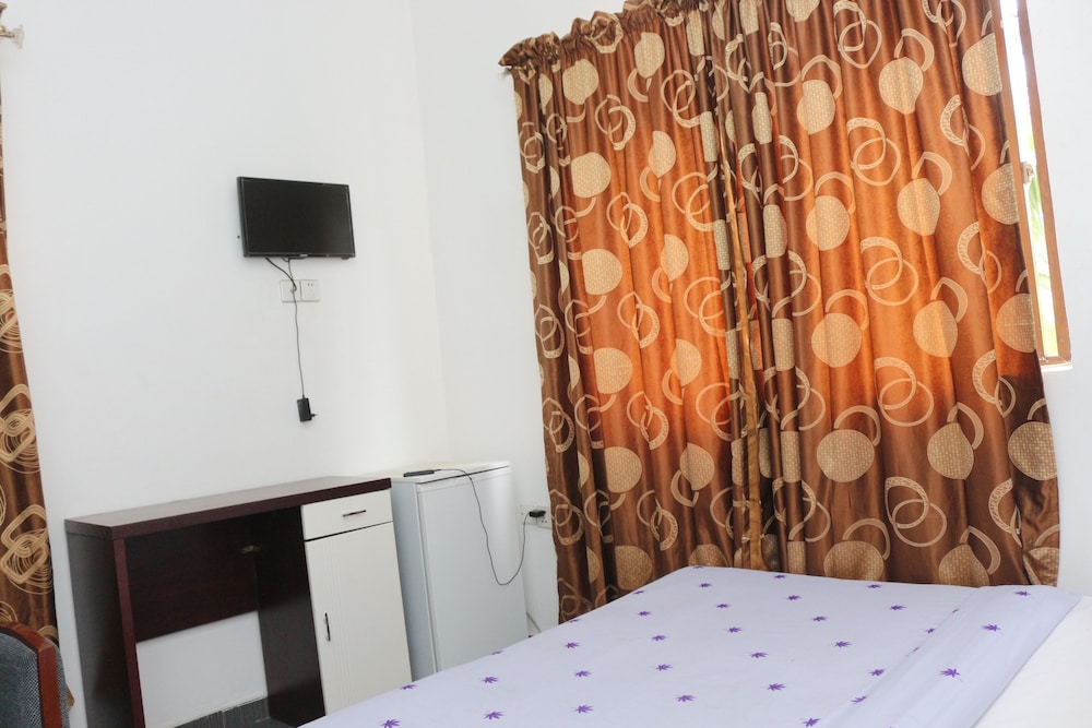 Phisbond Hotels 10/11
