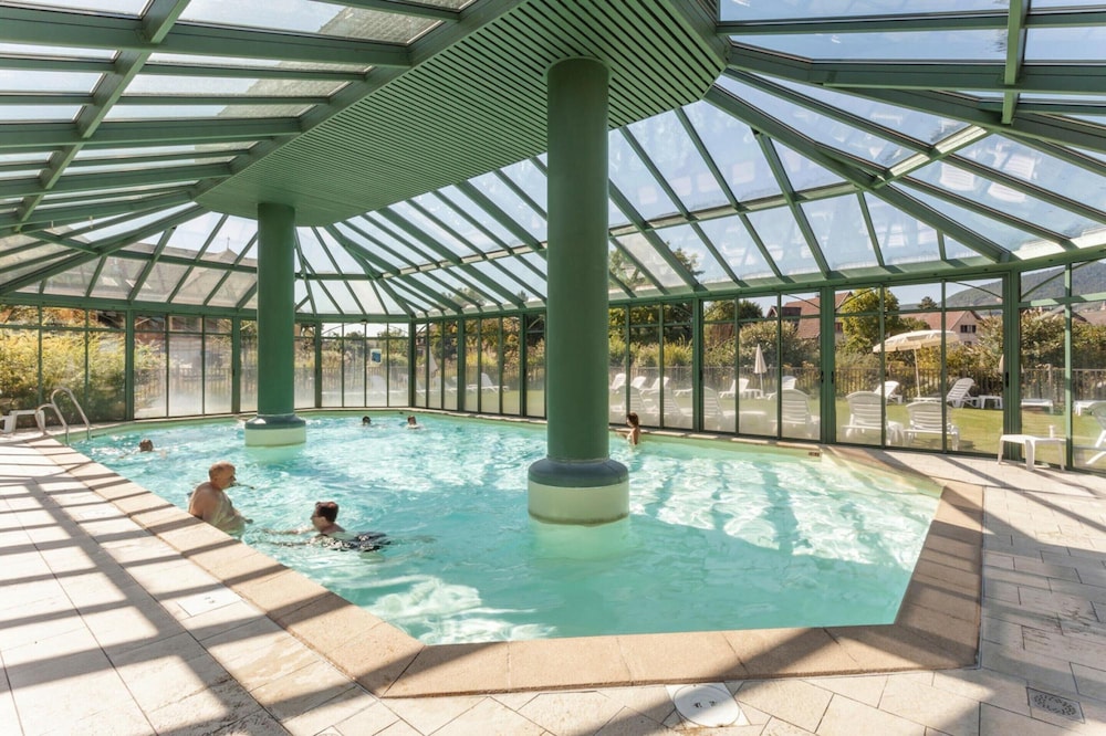 swimming pool spa