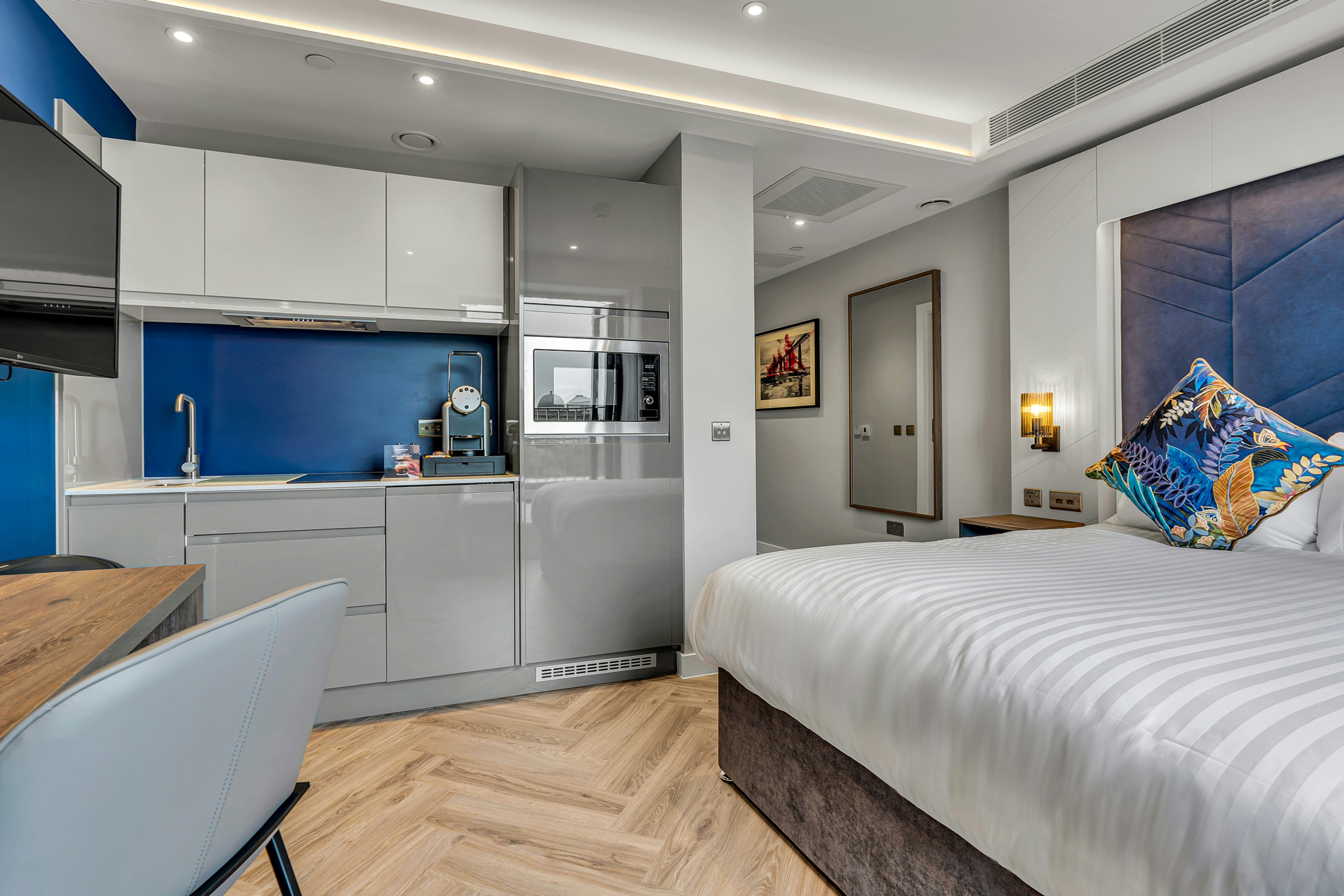 Roomzzz Edinburgh 21/58