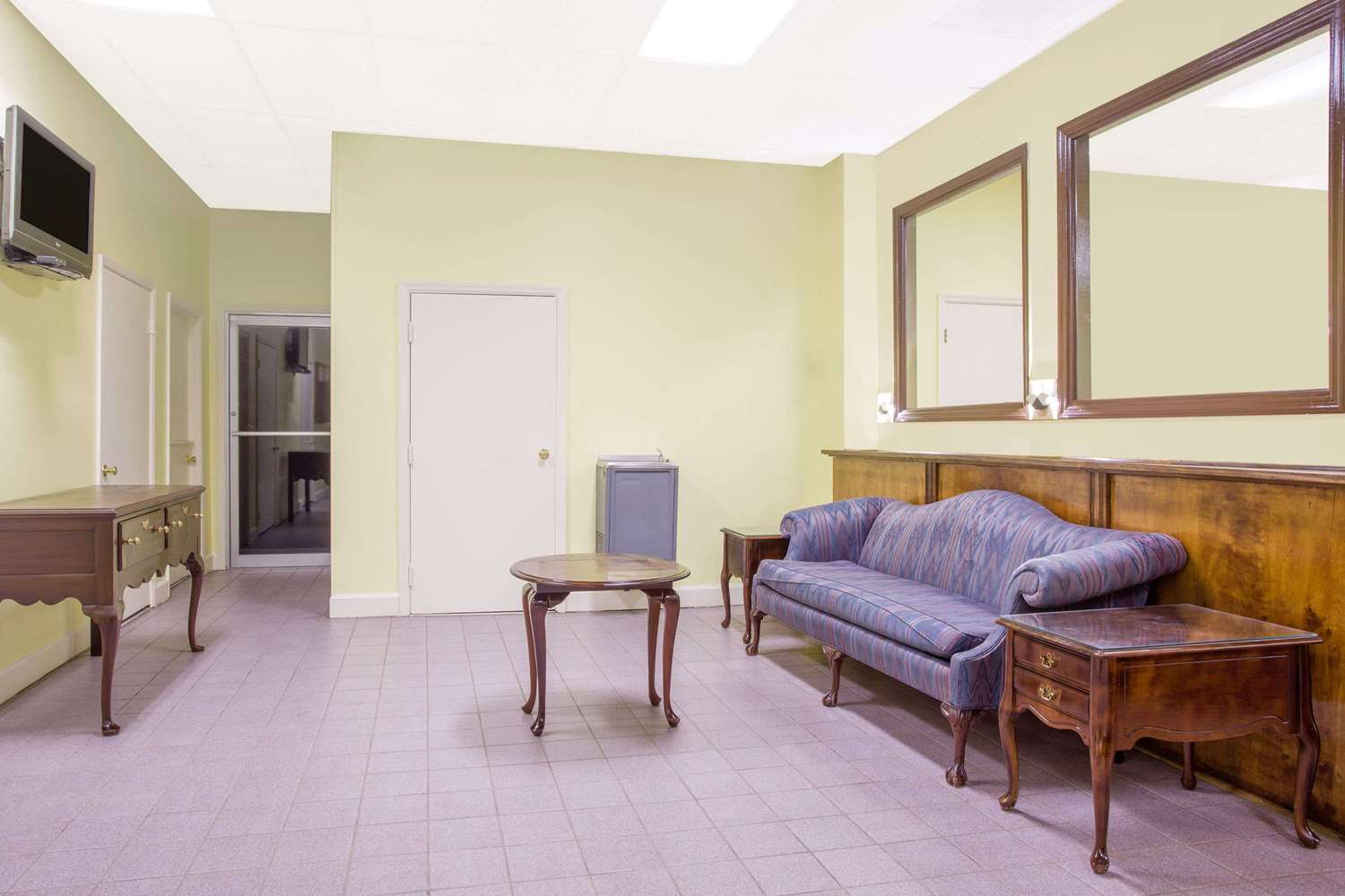 Red dot inn Milledgeville 3/5