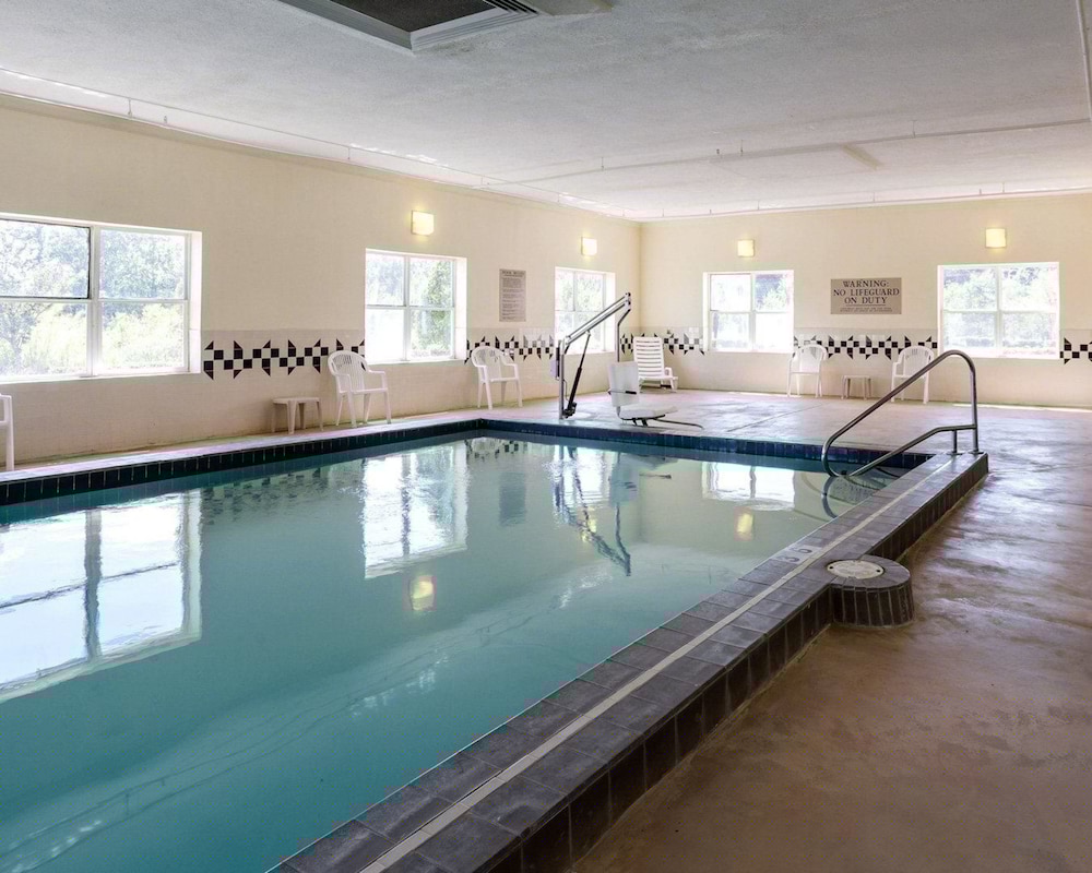 Comfort Inn and Suites Grenada 20/40