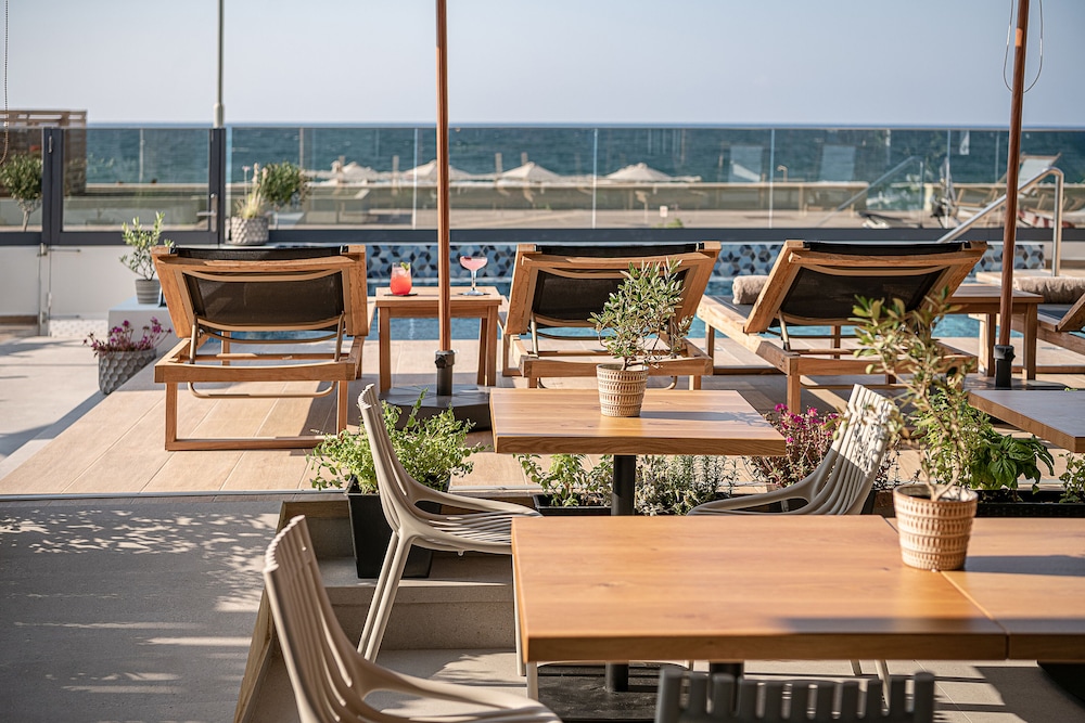 Calla Luxury Seafront Suites 34/50