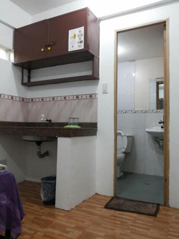 Budget Studio Unit In Makati 6/38