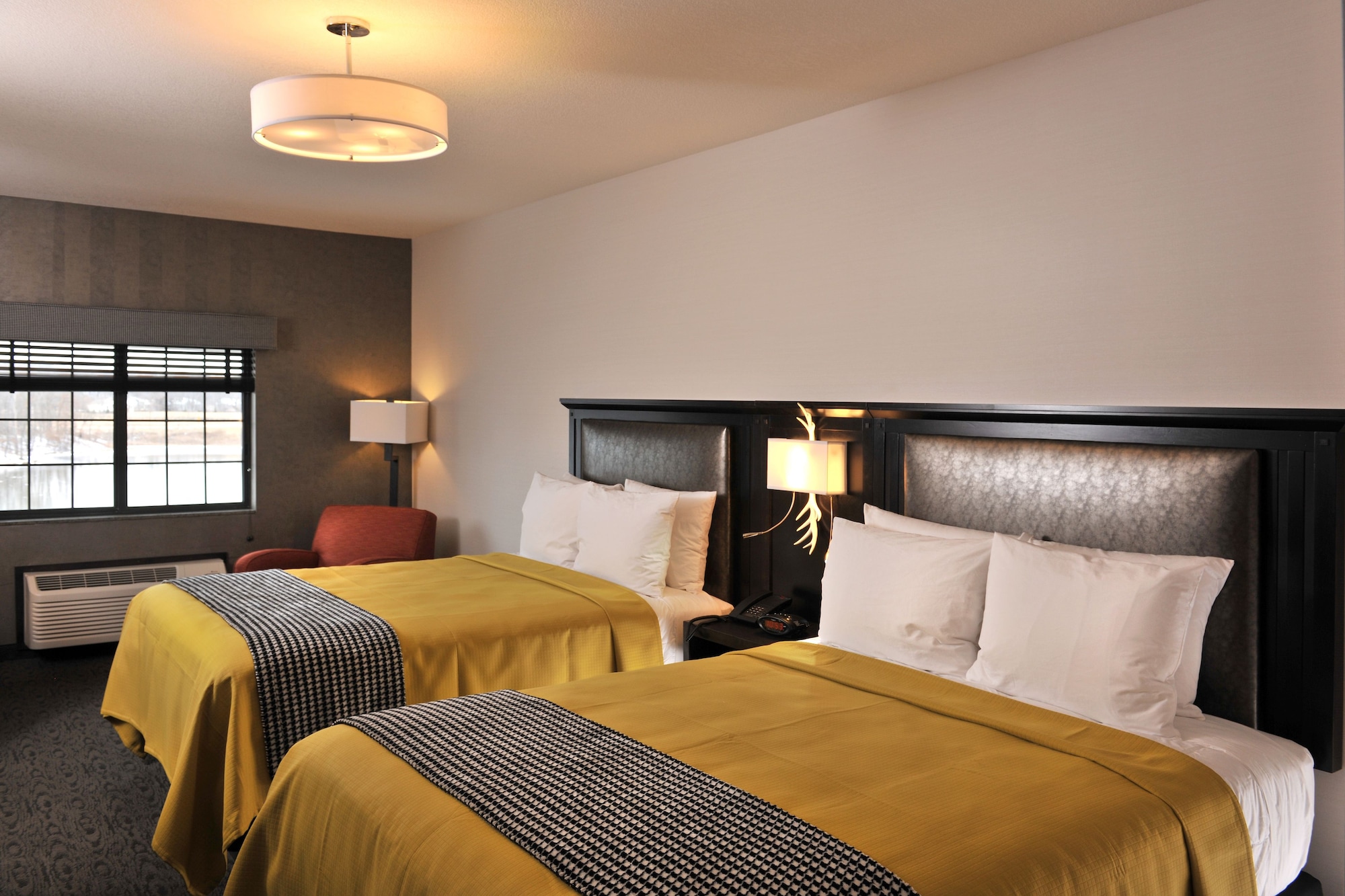 DELUXE, 2 QUEEN BEDS