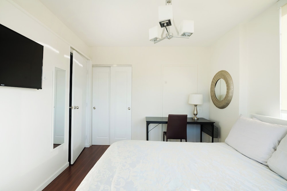 3 Bedrooms, Family, Apartment, 1 King and 2 Double Beds, City View, Kitchen