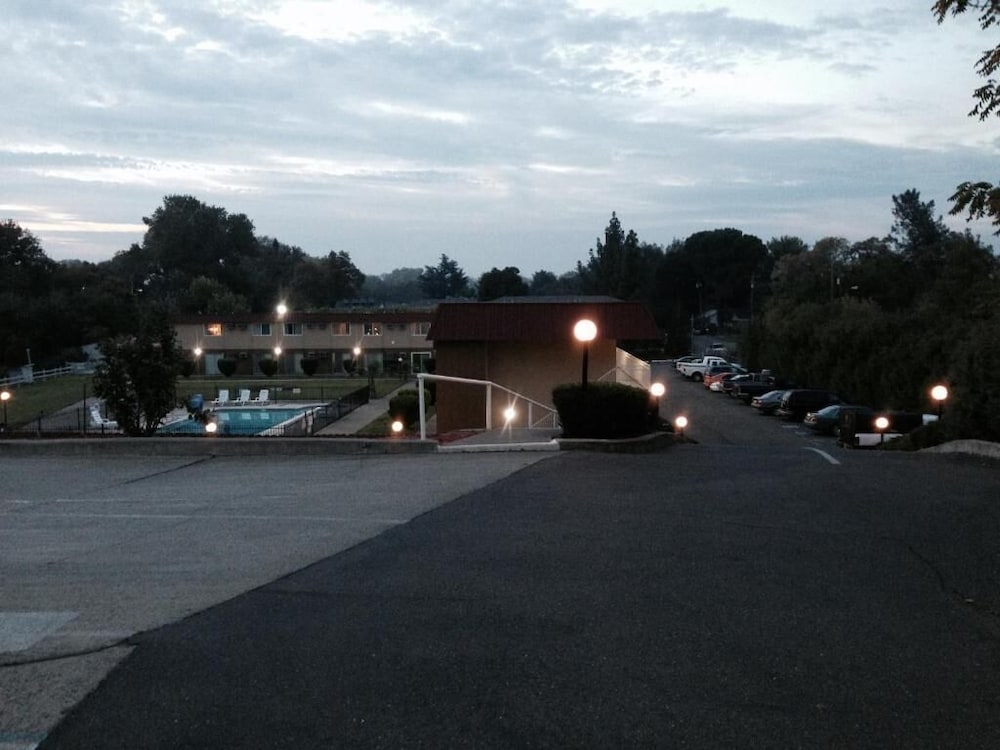 Travelodge by Wyndham Red Bluff South of Redding 6/65
