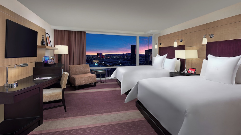 DELUXE, 2 QUEEN BEDS