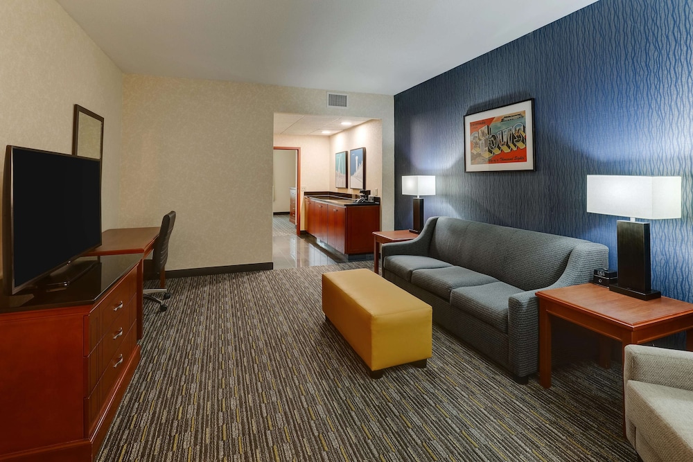 Drury Inn and Suites St Louis Arnold 26/46