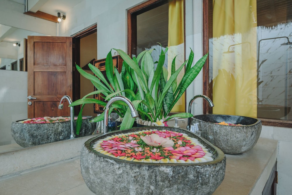 Frangipani Beach Villa 21/68