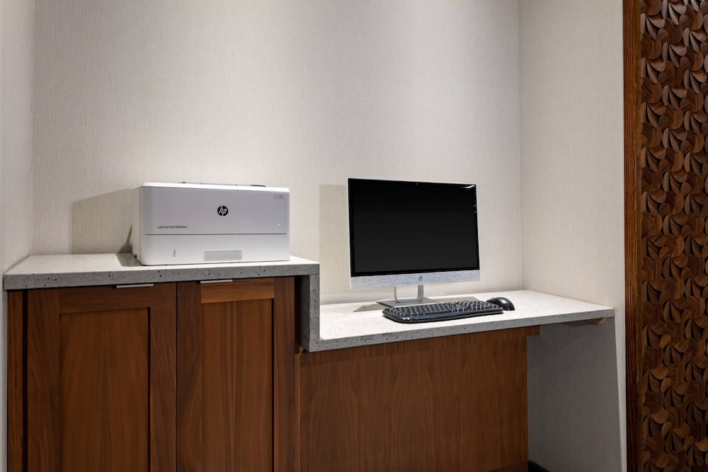 Fairfield Inn Suites Port Clinton Waterfront 30/32