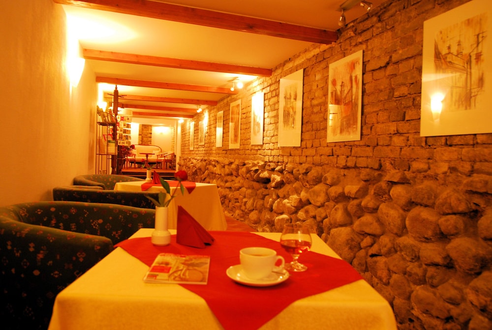 City Gate Hotel 33/49