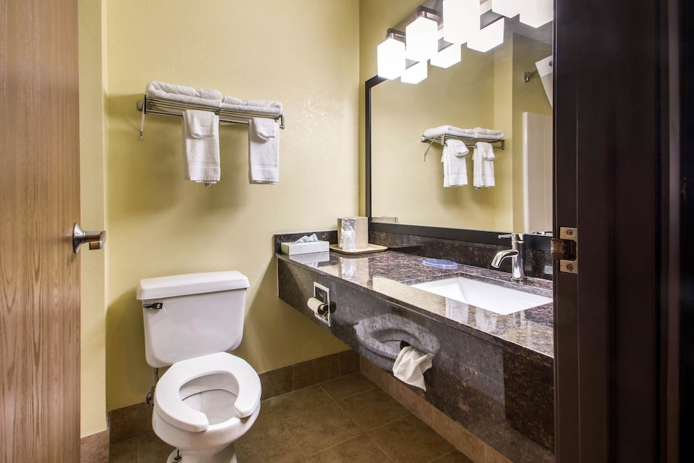 Comfort Inn & Suites Wisconsin Dells, WI 6/29