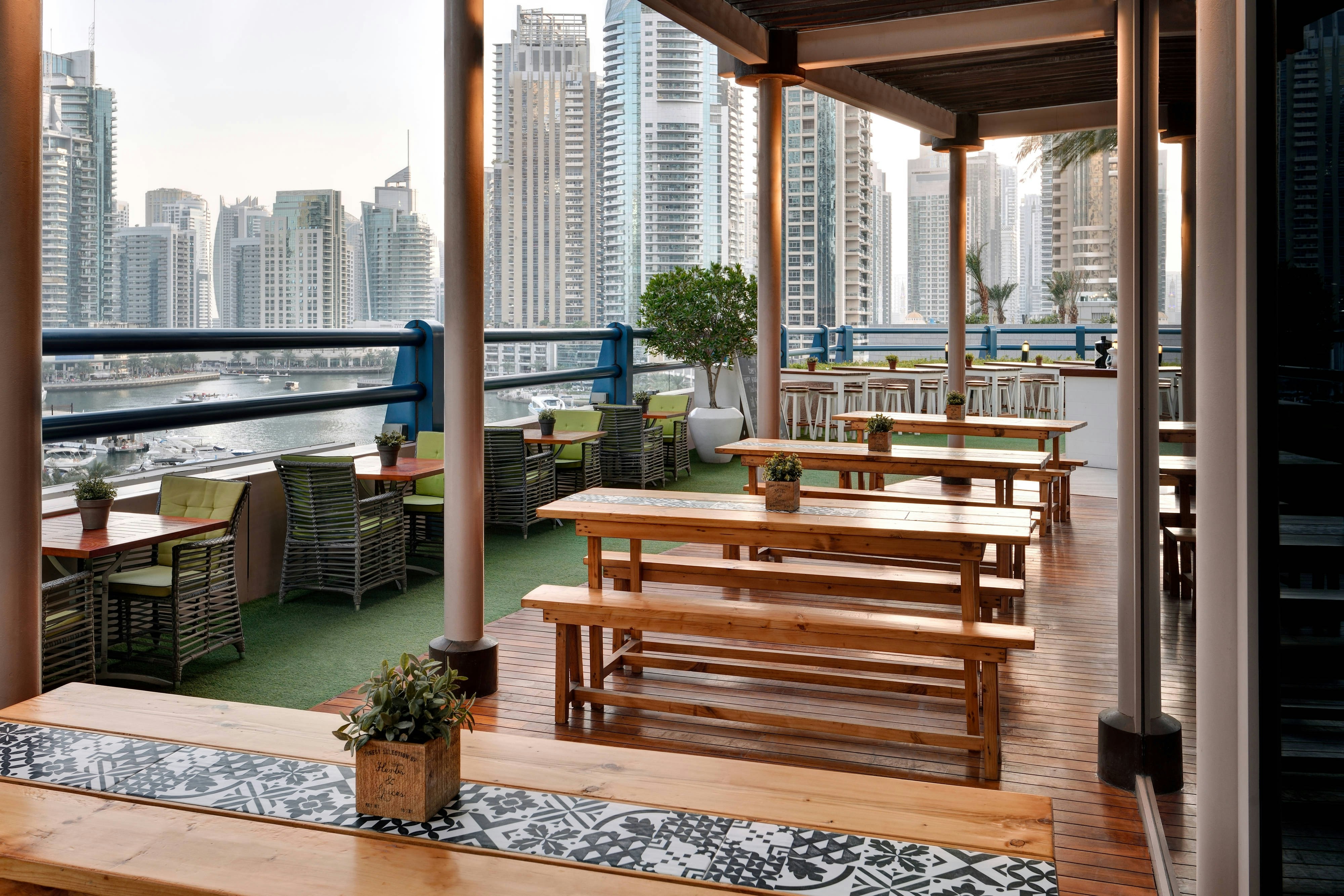 Dubai Marriott Harbour Hotel Suites 17/32