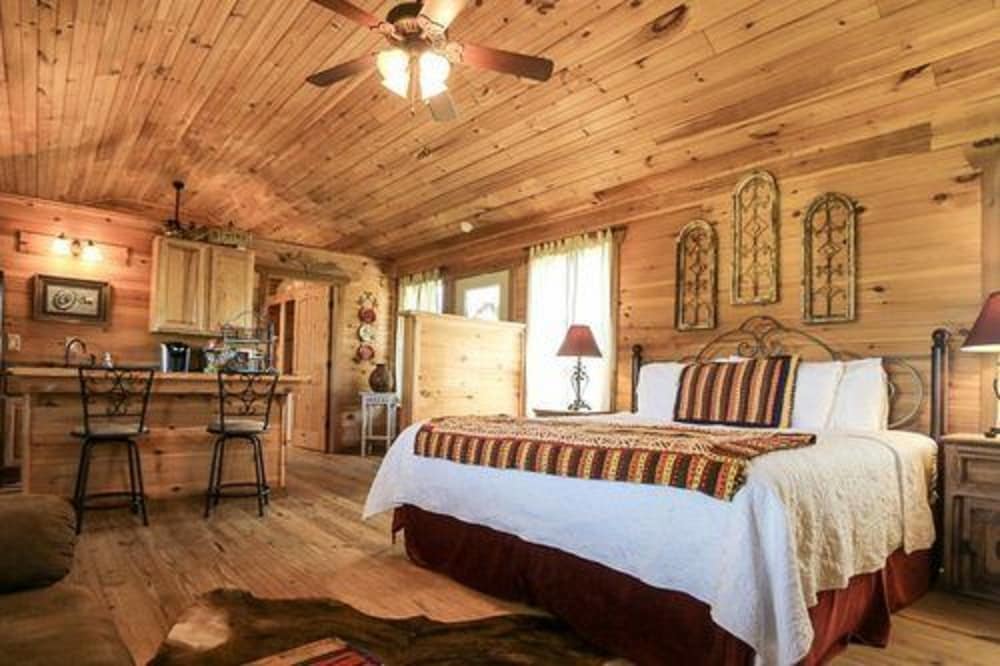 Panoramic, Cabin, King Bed, Hill View, Hot Tub، City on a Hill at Spring Creek 5/10