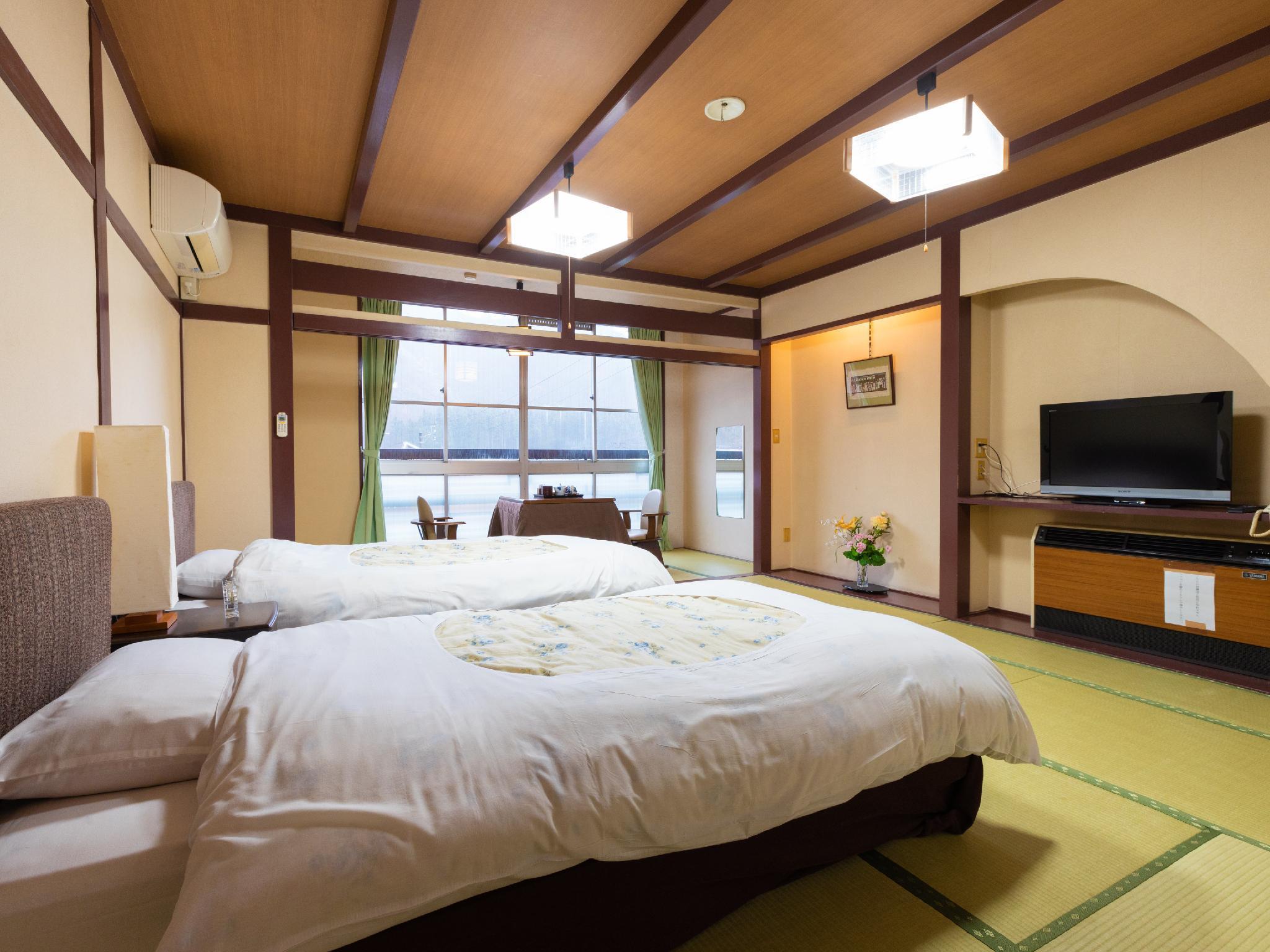 Japanese Western, Twin Beds