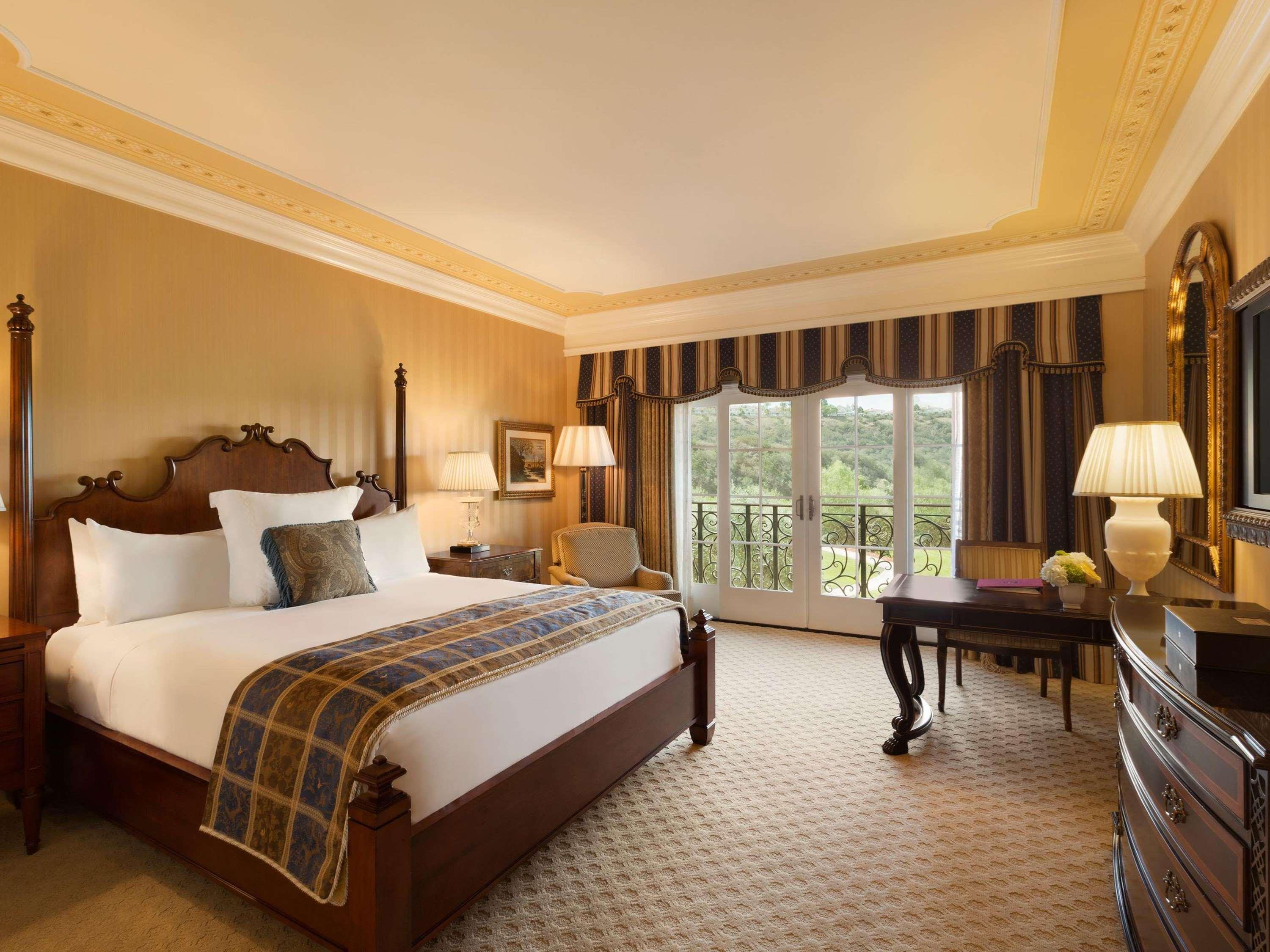 Fairmont, King Bed, Resort View, Bathtub