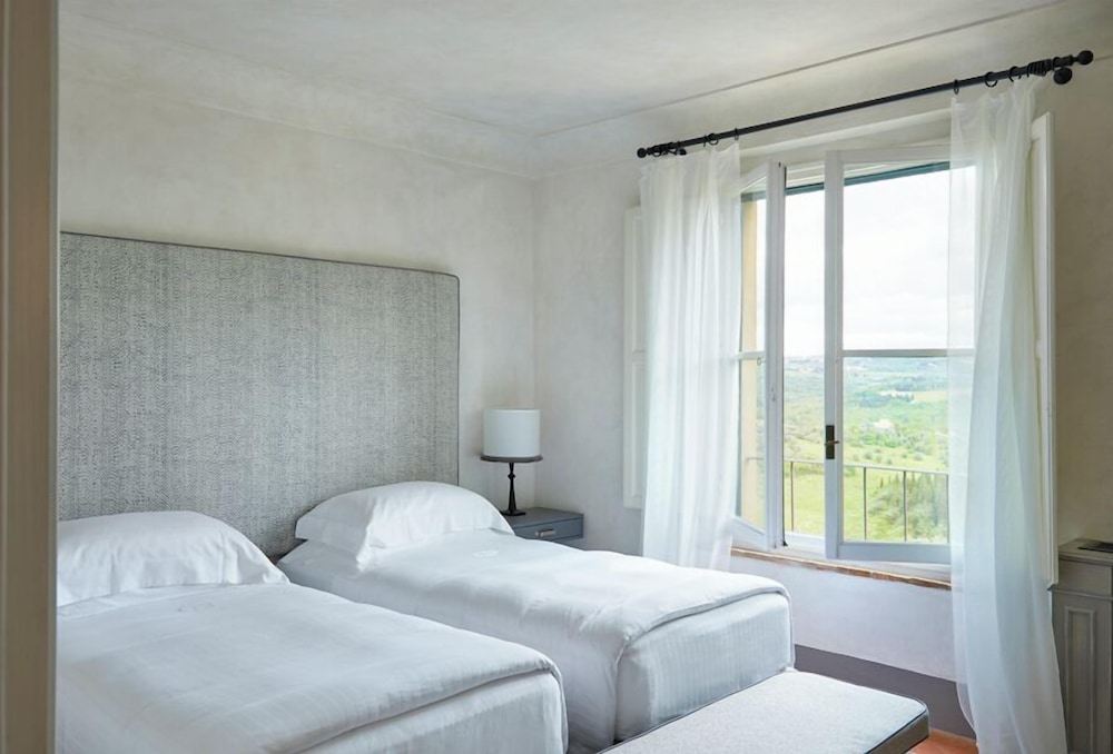 Como, Suite, 1 King and 1 Single Beds