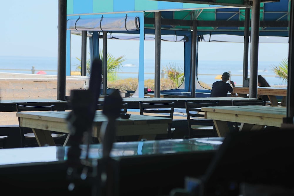 Surfbreak Oceanfront Hotel, Ascend Hotel Collection 33/61