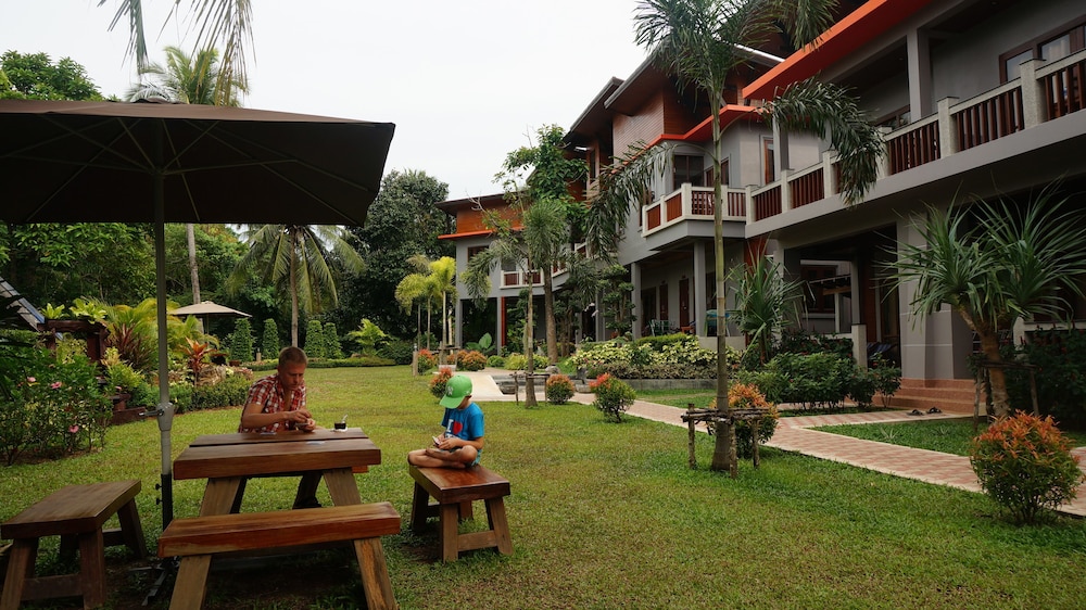 Lanta Intanin Resort 5/64