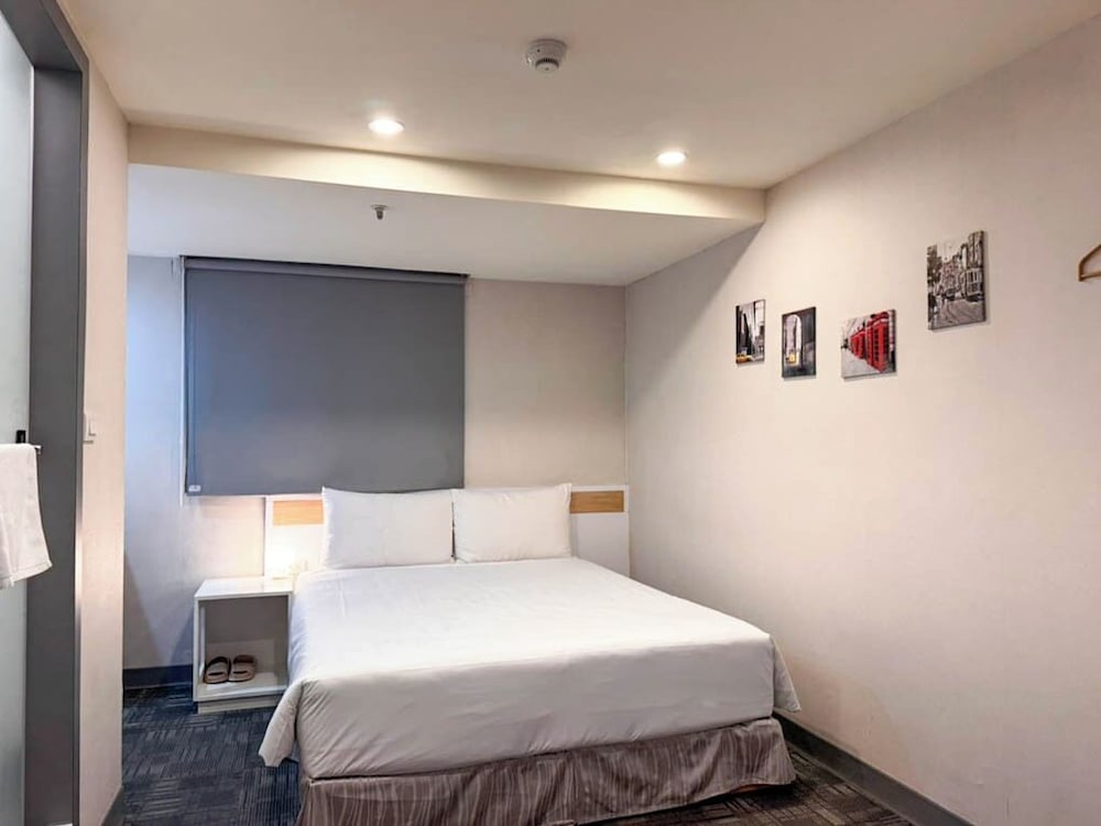9ine hotel 24/63