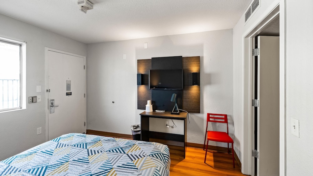 غرفة ديلوكس بسرير كوين لذوي الإعاقة، Motel6 Kalispell, MT 3/9