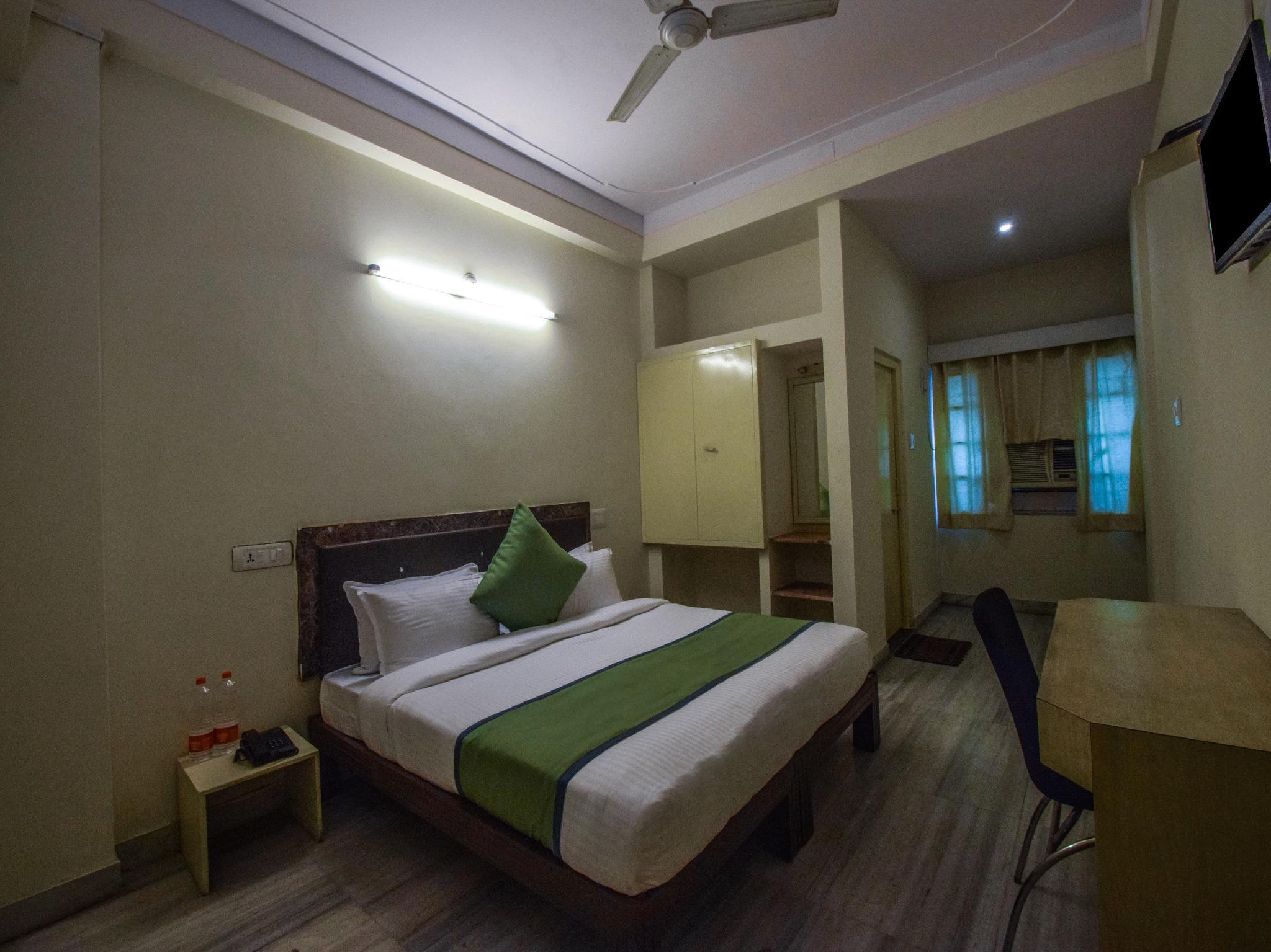 Oyo 15212 Hotel Seema 4/17