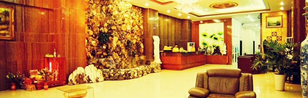 Classic Hoang Long Hotel 10/65