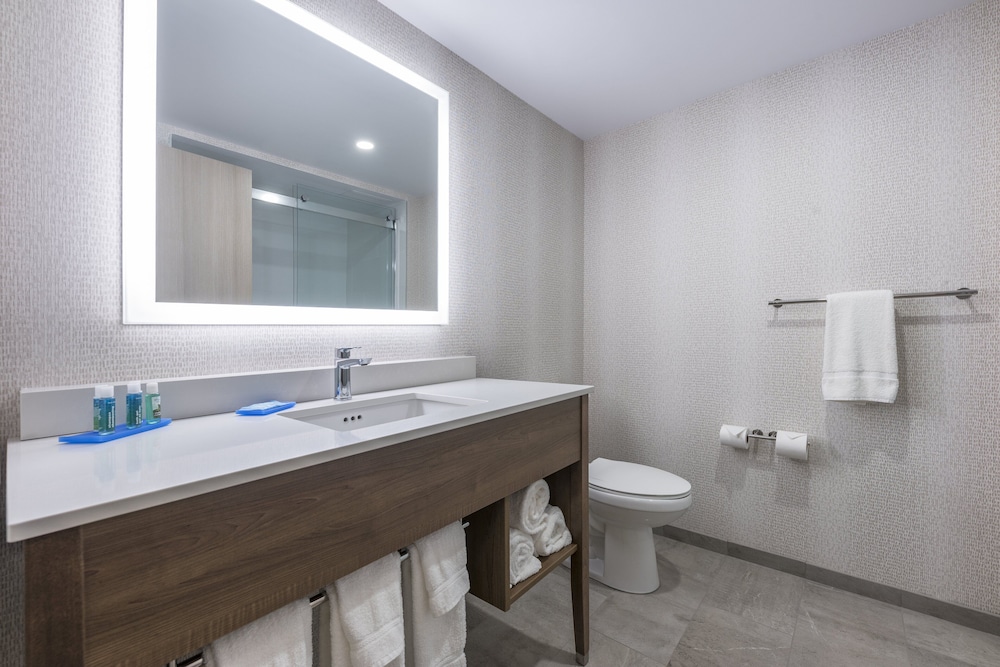 Holiday Inn Express Suites Moncton 20/63