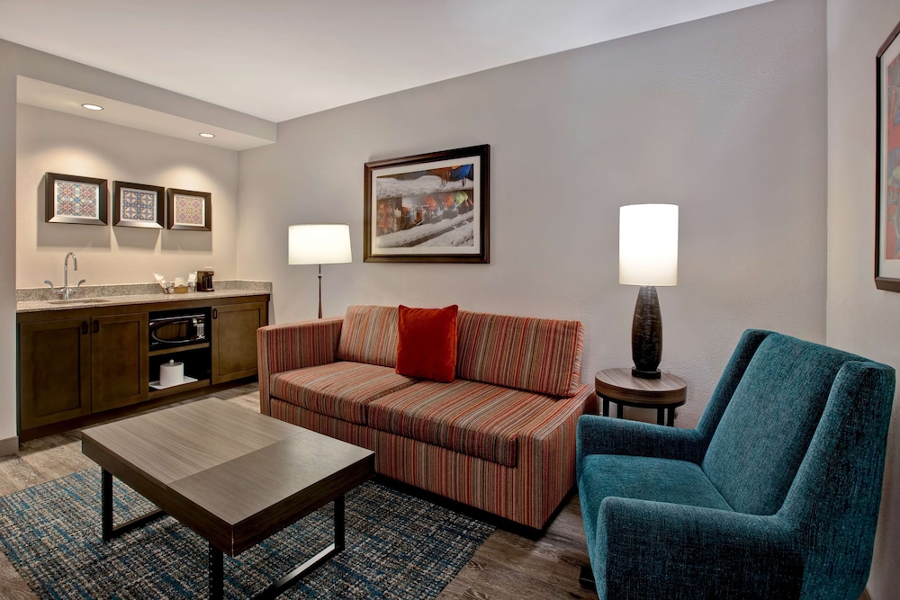 Hampton Inn & Suites San Antonio Riverwalk 47/77