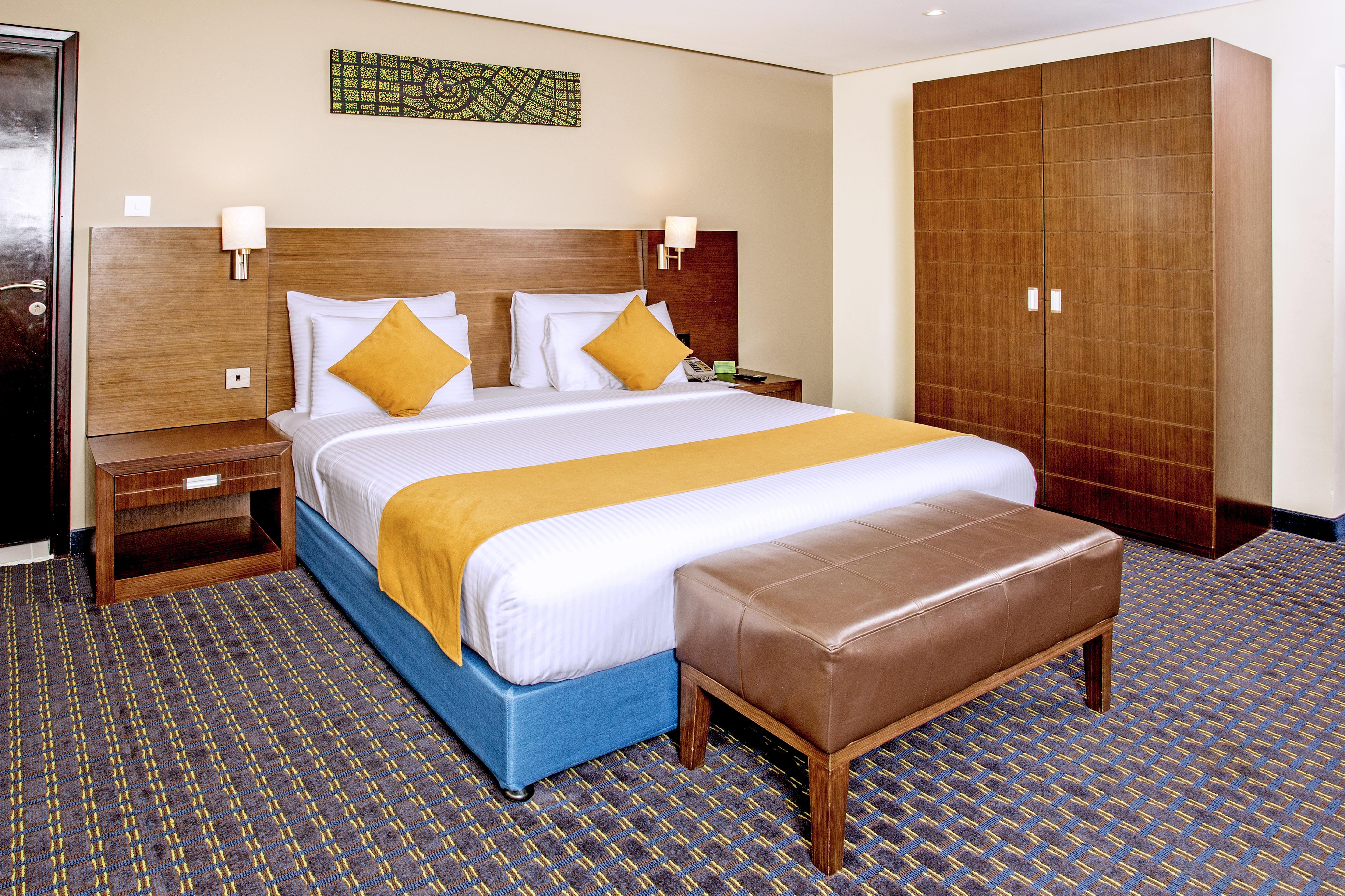 BUSINESS SUITE ROOM